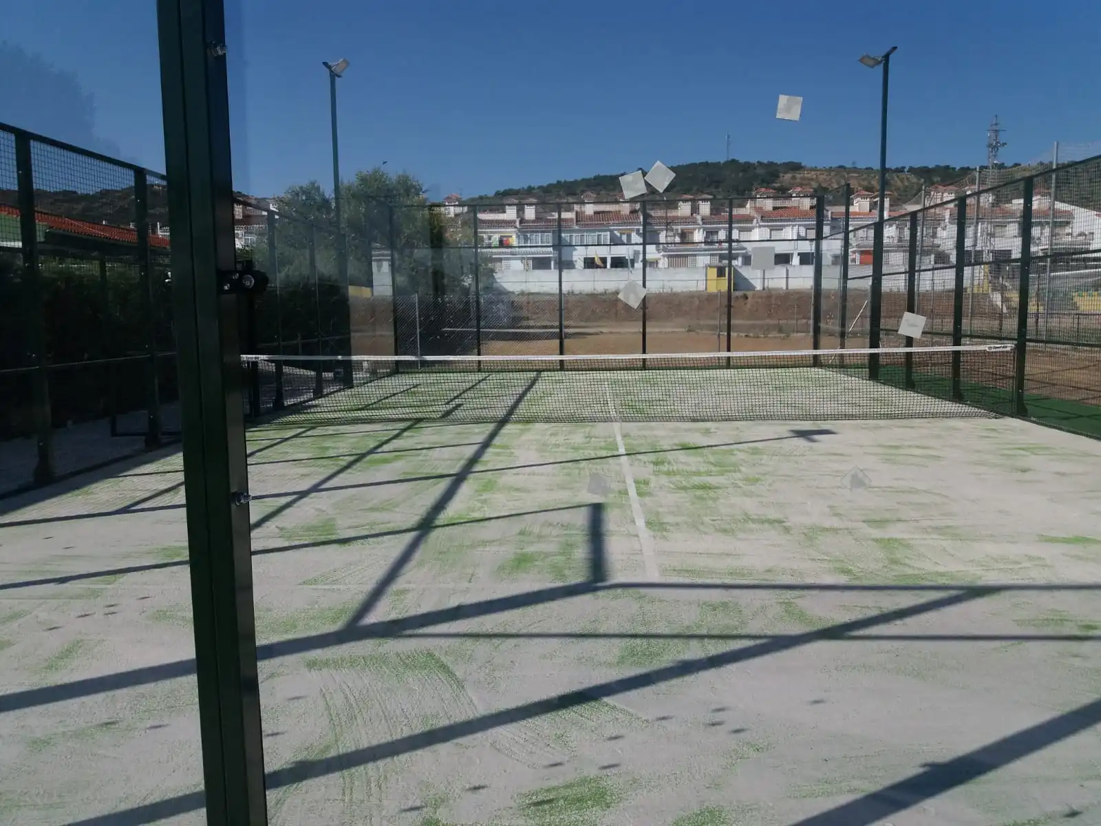 Pistas de Pádel Sierra de Fuentes, fabricantes de pistas de pádel